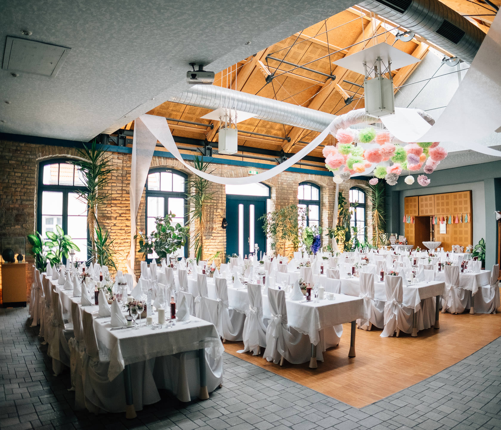 Boho Hochzeit in Waghaeusel Dekoration und Details Gasthaus Einhorn Philippsburg
