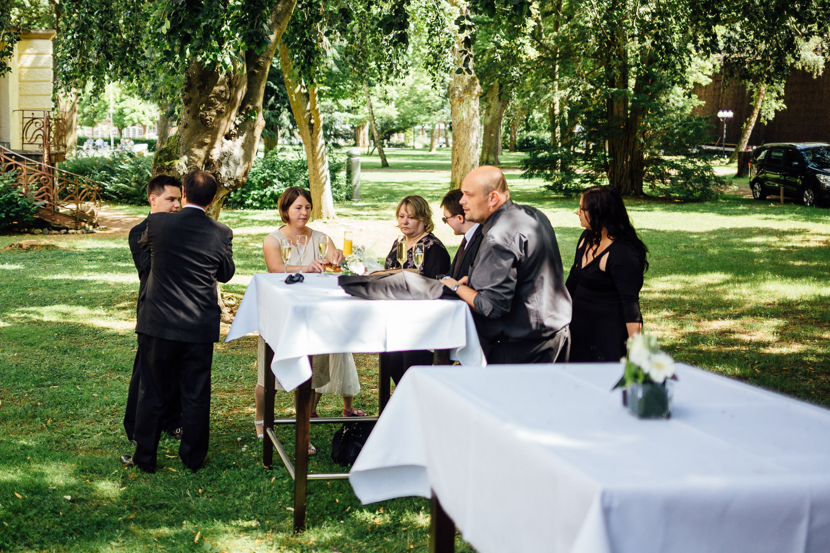 Momente der Hochzeitsfeier im Garten des Kurhaus Bad Münster