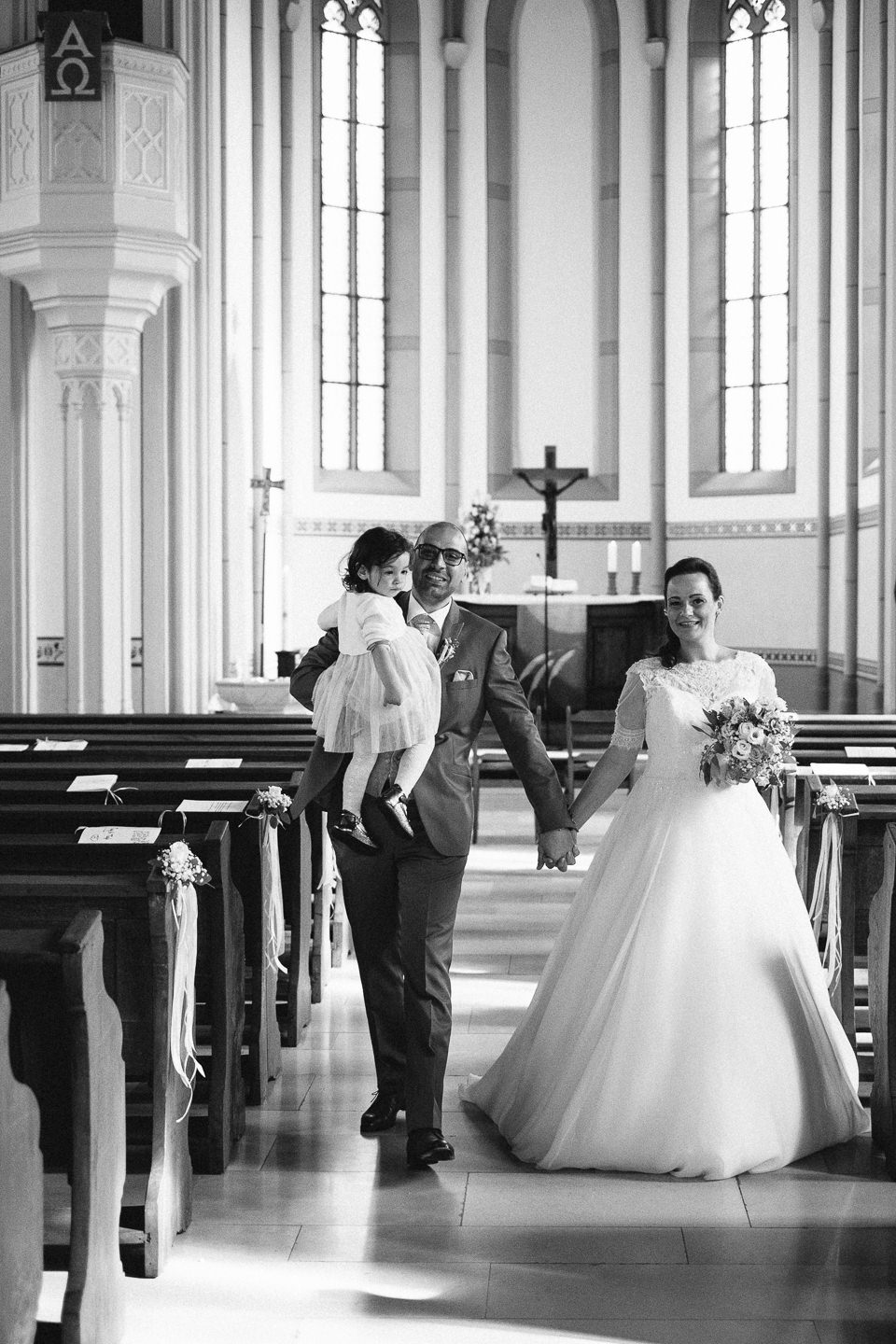 Hochzeitsfotograf Kraichgau Weingut Heitlinger Xenia und Florian Kirchliche Trauung und Taufe Hochzeit als Familie